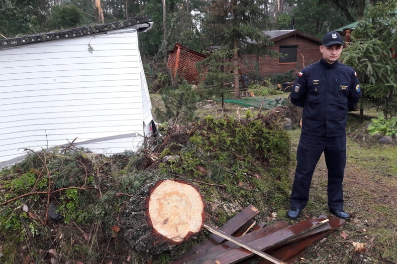Marynarz z 3. Flotylli Okrętów ratuje życie poszkodowanym w nawałnicy - GospodarkaMorska.pl
