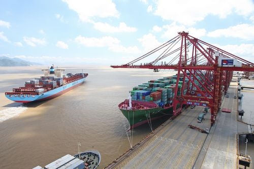 Raport: Więcej kontenerów obsłużonych przez porty w 1 połowie roku - GospodarkaMorska.pl