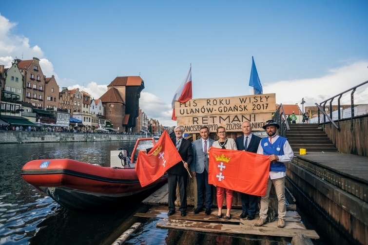 Flisacy górą! Sanem i Wisłą, na tratwie - przepłynęli 700 km do Gdańska - GospodarkaMorska.pl