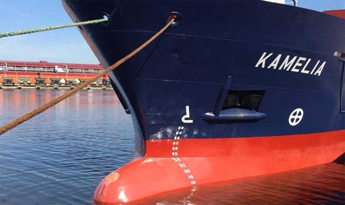 Kamelia zderzyła się z nabrzeżem w szczecińskim porcie - GospodarkaMorska.pl