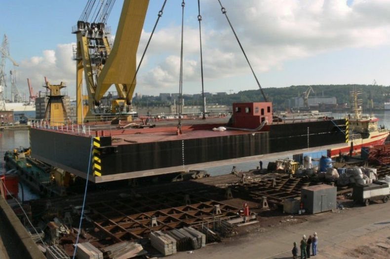 Vistal zmniejsza zadłużenie i sprzedaje nabrzeże - GospodarkaMorska.pl