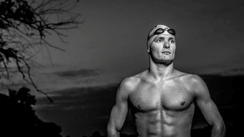 Sebastian Karaś chce przepłynąć wpław z Kołobrzegu na wyspę Bornholm - GospodarkaMorska.pl