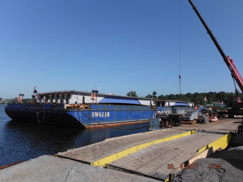Rozpoczyna się montaż przęseł mostu w Sobieszewie (foto) - GospodarkaMorska.pl