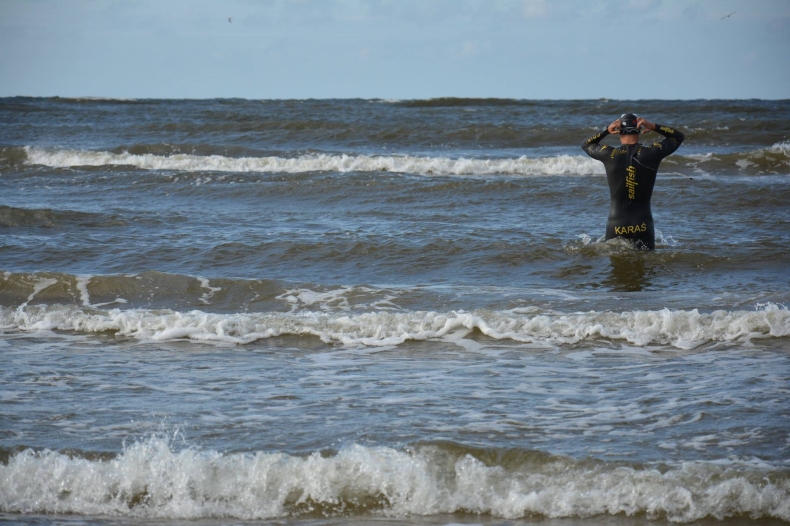 Sebastian Karaś: Przepłynięcie Bałtyku to było 28 godzin i 30 minut walki - GospodarkaMorska.pl