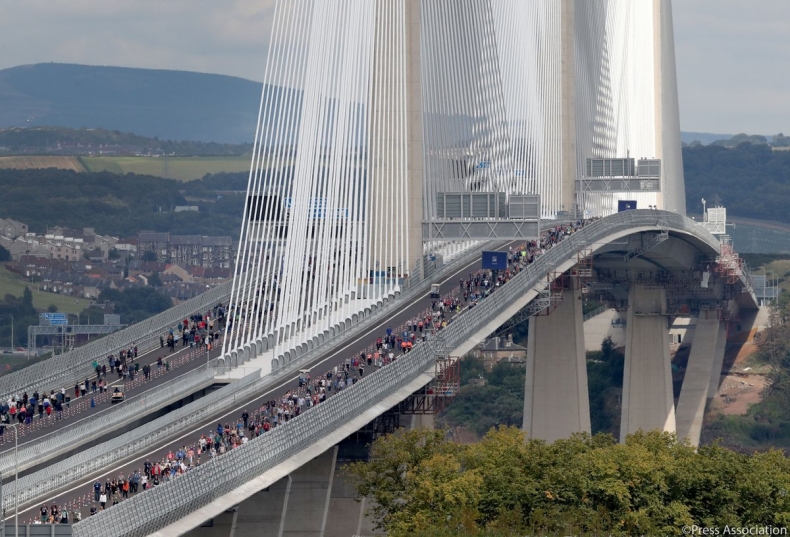 Wielka Brytania: Królowa otworzyła nowy most wantowy w Szkocji - GospodarkaMorska.pl