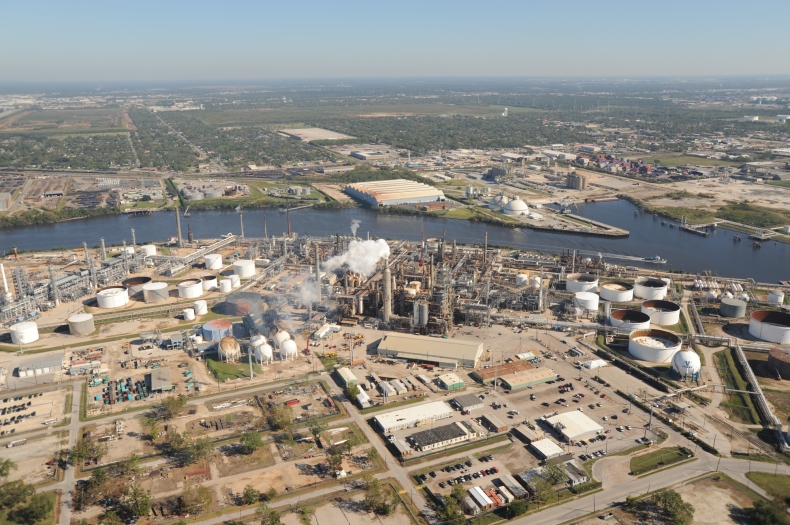 „WSJ”: Władze badają w Houston potencjalnie toksyczną chmurę po Harveyu - GospodarkaMorska.pl