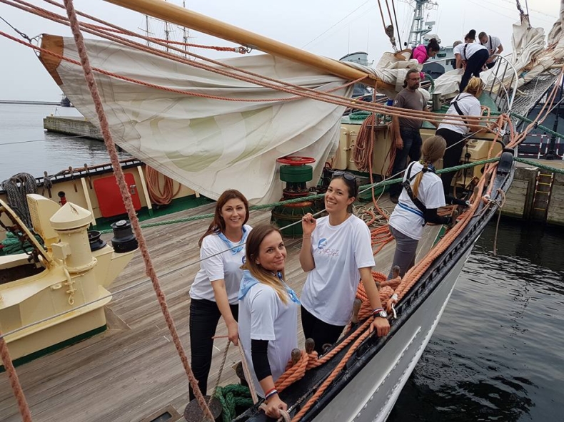 Gdynia: Żaglowiec „Zawisza Czarny” wypłynął w Onkorejs do Szwecji (wideo) - GospodarkaMorska.pl