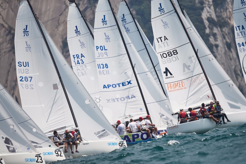 Polskie załogi na mistrzostwach świata J70 we Włoszech - GospodarkaMorska.pl