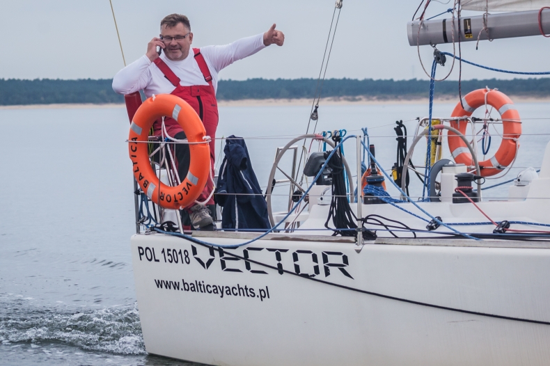 Po drugiej dobie – wszyscy za boją zwrotną - GospodarkaMorska.pl