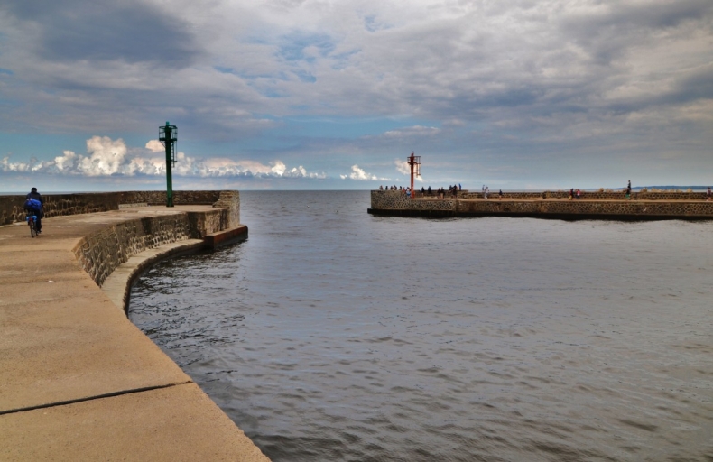 Pomorskie: Na falochronie w Ustce będą dodatkowe znaki ostrzegawcze - GospodarkaMorska.pl