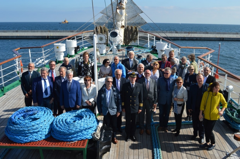 KEiT PAN pod żaglami „Daru Młodzieży” - GospodarkaMorska.pl