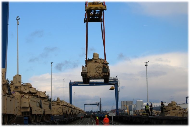 DCT Gdańsk obsługuje sprzęt wojskowy 2. Pancernej Brygadowej Grupy Bojowej 1. Dywizji Piechoty z Fort Riley w Kansas - GospodarkaMorska.pl