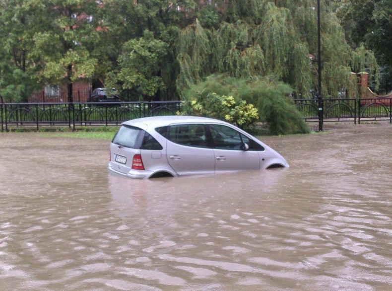 Elbląg: Wylała rzeka Kumiela – ogłoszono pogotowie przeciwpowodziowe (wideo) - GospodarkaMorska.pl