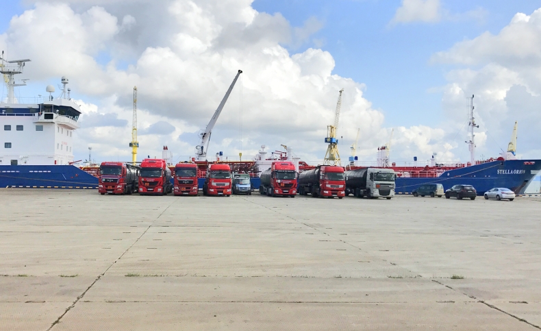Dzięki spółkom PKN Orlen pierwszy transport asfaltu z Litwy drogą morską - GospodarkaMorska.pl