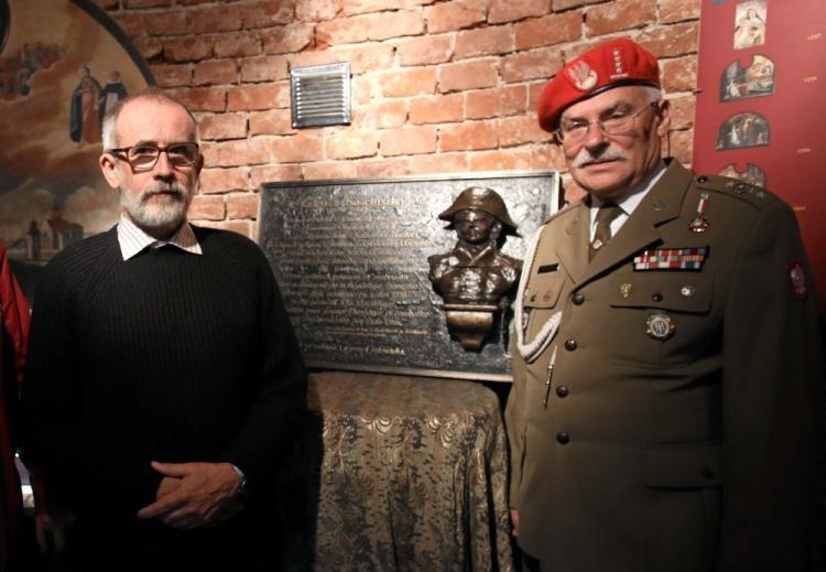 Kraków: Tablica upamiętniająca podróż Kościuszki do Ameryki gotowa, by popłynąć na Martynikę - GospodarkaMorska.pl