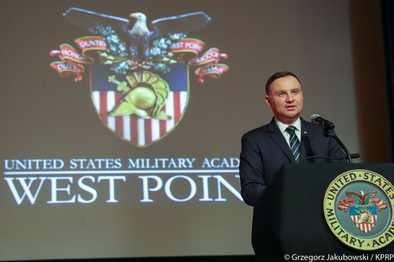 Prezydent w West Point: Przywództwo USA potrzebne dziś tak, jak podczas obu wojen światowych i zimnej wojny - GospodarkaMorska.pl