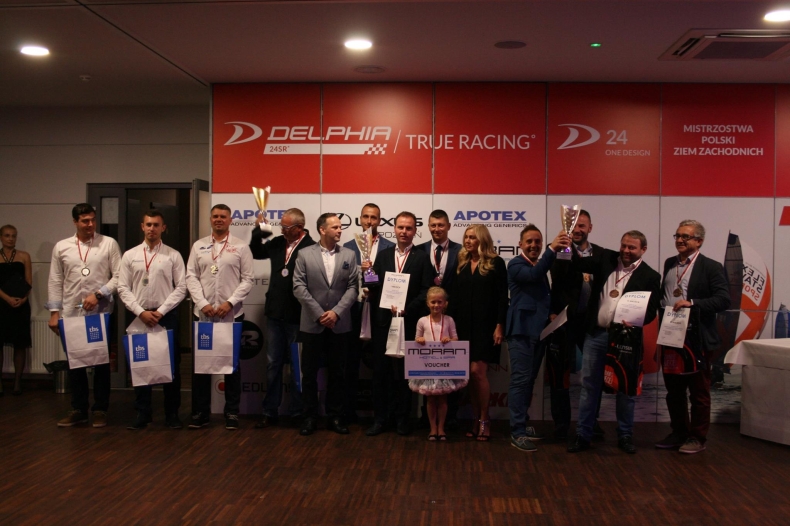 Finał sezonu Delphia 24 OD w Powidzu - GospodarkaMorska.pl