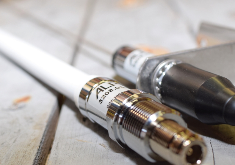 Profesjonalne anteny morskie renomowanej firmy Alphatron Marine - GospodarkaMorska.pl