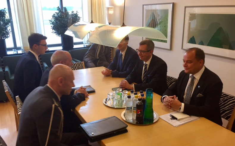 Szef MON Antoni Macierewicz z wizytą w Finlandii - GospodarkaMorska.pl