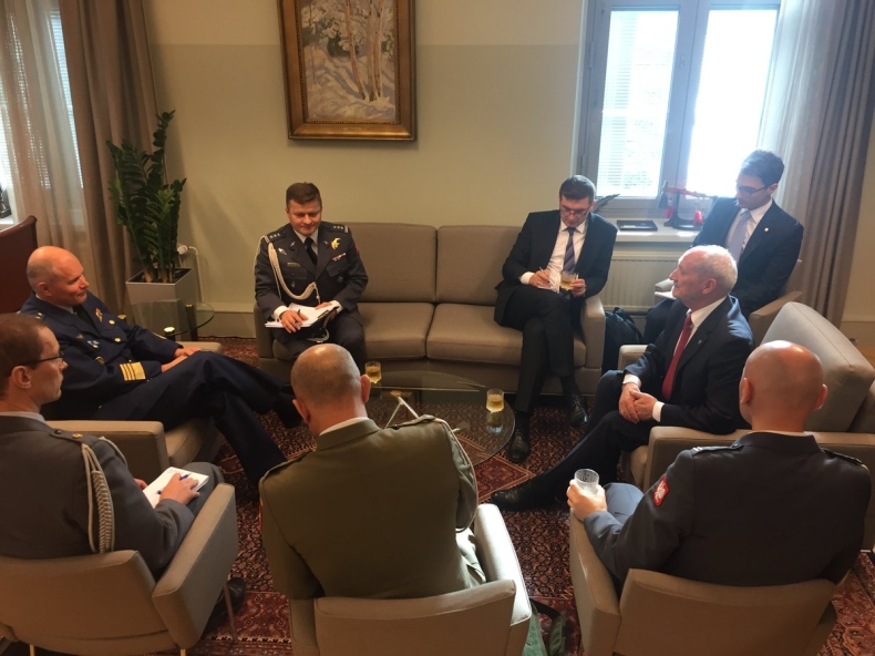 Macierewicz o wizycie w Finlandii: Ważna wymiana doświadczeń i informacji - GospodarkaMorska.pl