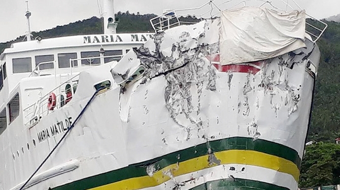 Poważna kolizja promu na Filipinach (wideo) - GospodarkaMorska.pl