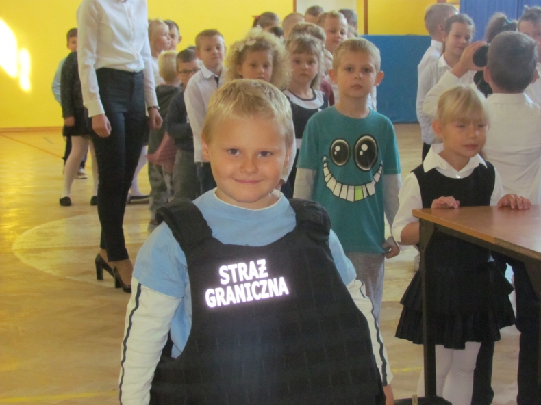 Święto w szkole imienia Morskiego Oddziału Straży Granicznej - GospodarkaMorska.pl