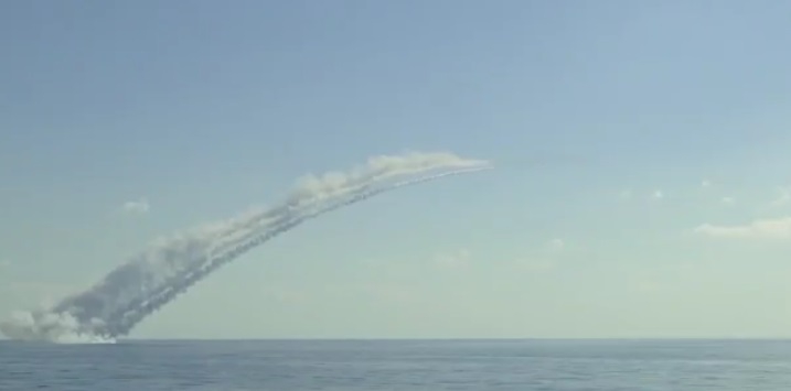 Rosyjskie okręty podwodne ostrzelały pozycje IS w Syrii (wideo) - GospodarkaMorska.pl