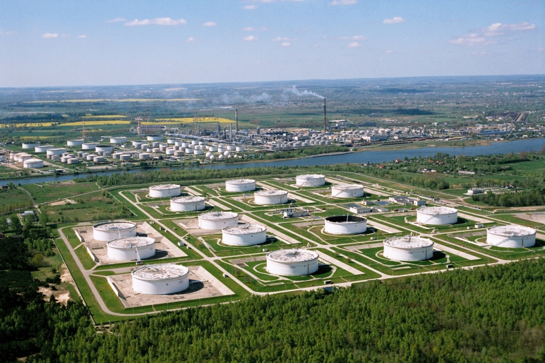 Po połączeniu dwóch gigantów sektora naftowo-paliwowego na inwestycje trafi 2 mld zł - GospodarkaMorska.pl