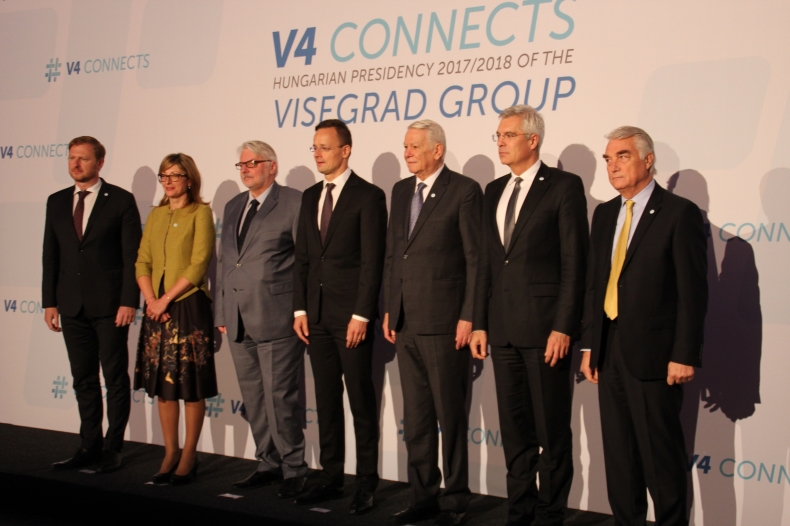 Minister Witold Waszczykowski na spotkaniu szefów dyplomacji Grupy Wyszehradzkiej - GospodarkaMorska.pl