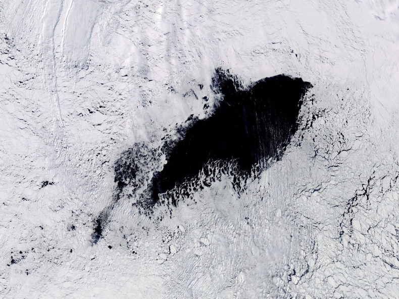Olbrzymia dziura w Antarktydzie. Jest większa niż Czechy - GospodarkaMorska.pl