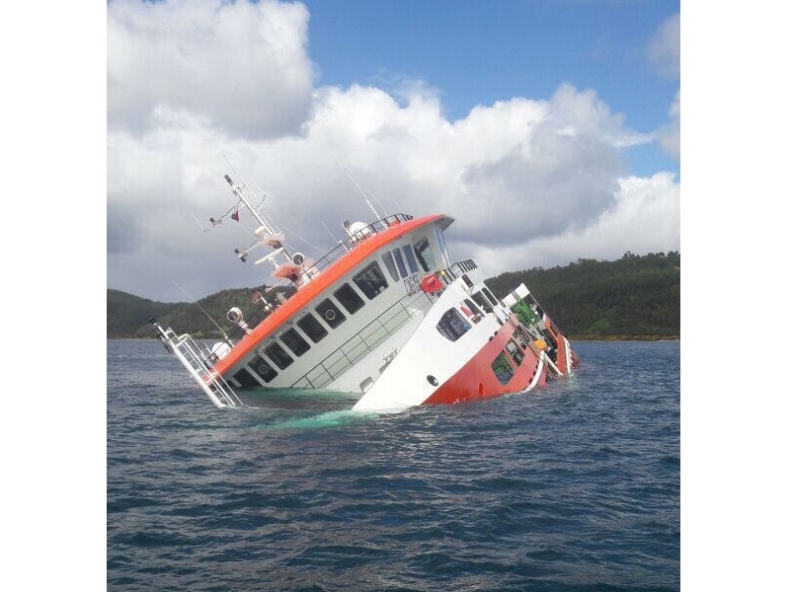Nowiutki kuter poszedł na dno (wideo) - GospodarkaMorska.pl