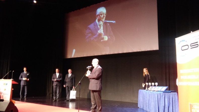 Minister Andrzej Adamczyk z „Bursztynem Polskiej Gospodarki” - GospodarkaMorska.pl