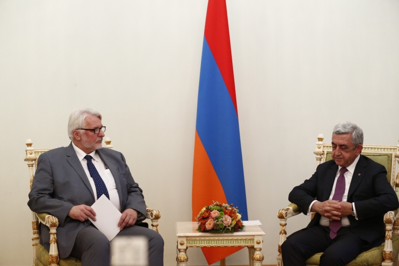 Minister Witold Waszczykowski z wizytą w Erywaniu - GospodarkaMorska.pl