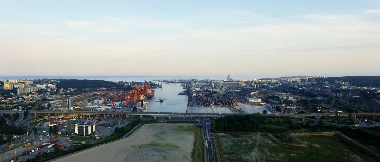 „Droga Czerwona - cierń, który powali olbrzyma?”. Miasto Gdynia zabiera głos - GospodarkaMorska.pl