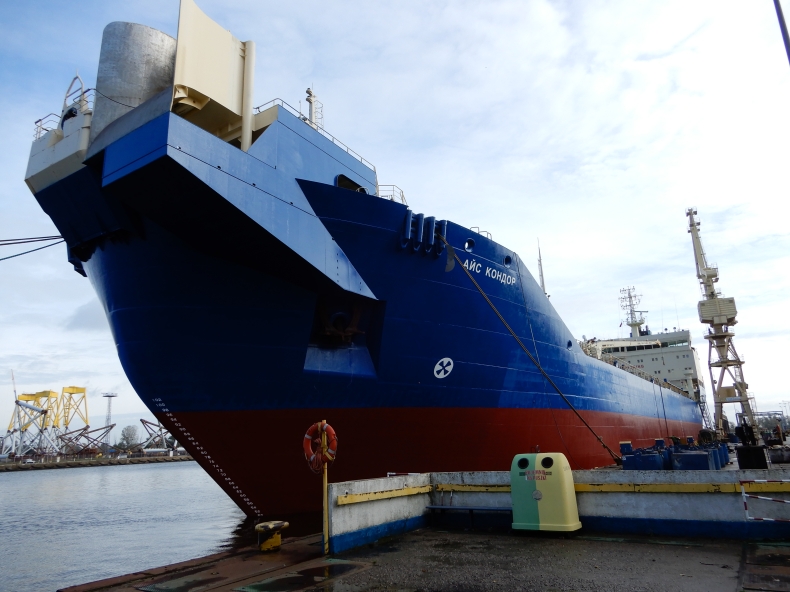 Dobiega końca remont produktowca Ice Condor - GospodarkaMorska.pl