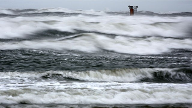 IMGW ostrzega przed silnym wiatrem i wzrostem stanu wód - GospodarkaMorska.pl