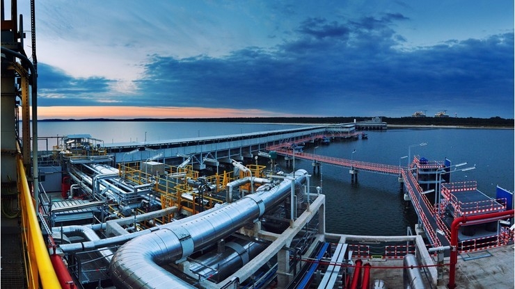 Silny wiatr uszkodził rurociąg w gazoporcie - GospodarkaMorska.pl