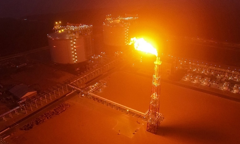 Terminal LNG wznowił pracę po uszkodzeniach spowodowanych wichurą (wideo) - GospodarkaMorska.pl