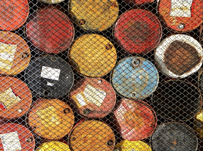 Ropa w USA powyżej 54 USD za baryłkę - zapasy paliw pospadały - GospodarkaMorska.pl