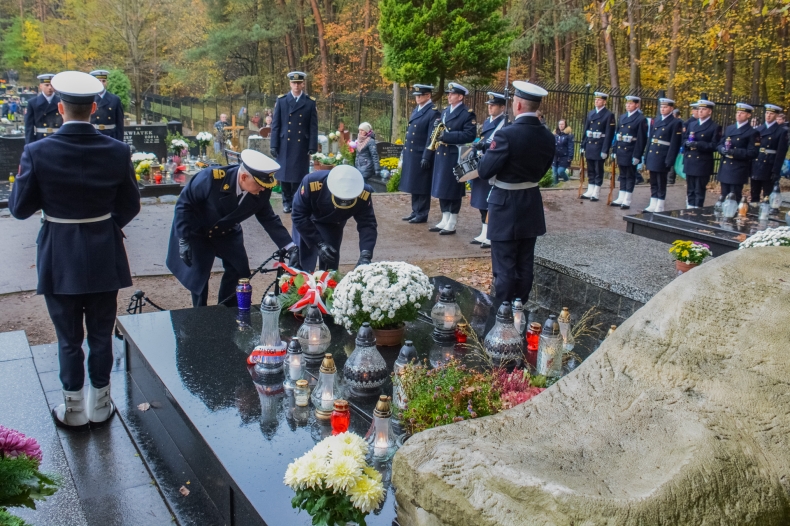 Pamięci tych, którzy odeszli na wieczną wachtę - GospodarkaMorska.pl