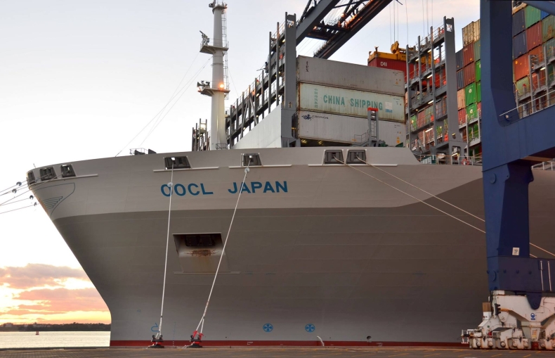 Trzeci największy kontenerowiec świata zawinął do Gdańska - GospodarkaMorska.pl