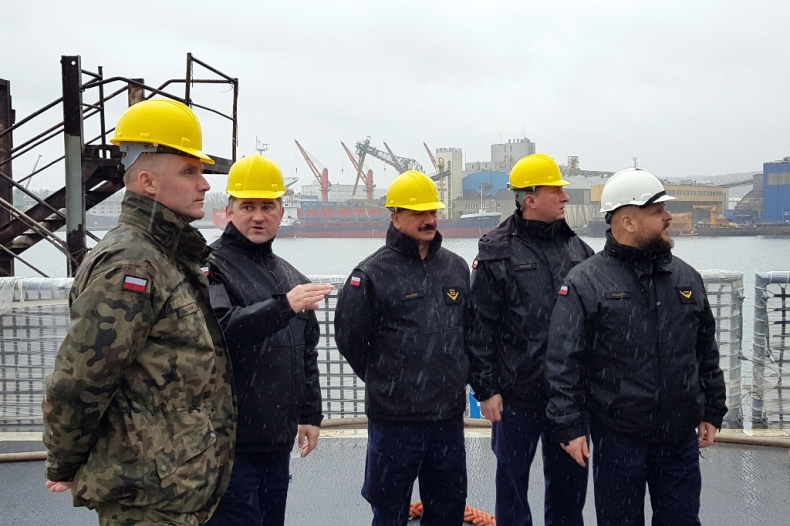Wizyta starszego podoficera Dowództwa Generalnego RSZ - GospodarkaMorska.pl