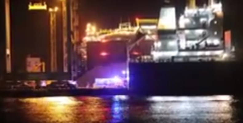 Gorąco w świnoujskim porcie. Interweniowała staż i chemicy (wideo) - GospodarkaMorska.pl