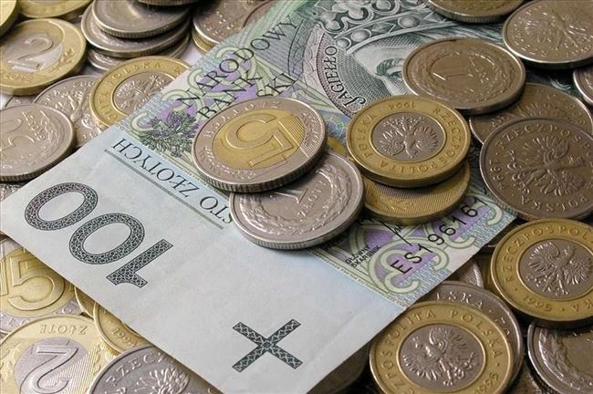 Rząd za wynagrodzeniem na konto, gotówka tylko na wniosek pracownika - GospodarkaMorska.pl