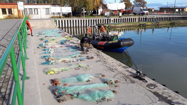 Dwa kilometry sieci na zamkniętym akwenie - GospodarkaMorska.pl