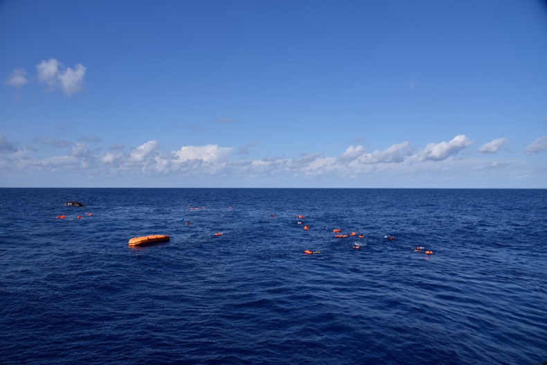 Na Morzu Śródziemnym uratowano ok. 250 migrantów - GospodarkaMorska.pl
