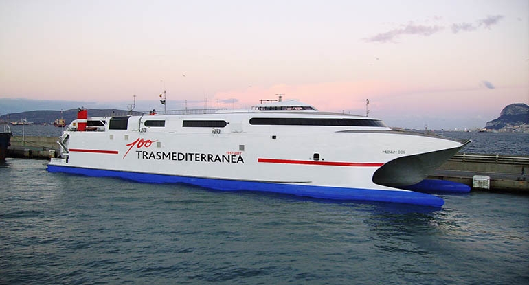 Promowa transakcja roku: Naviera Armas przejmuje Trasmediterranea - GospodarkaMorska.pl