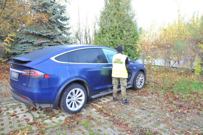 Świnoujście: Policja odnalazła samochód skradziony z parkingu Straży Granicznej - GospodarkaMorska.pl