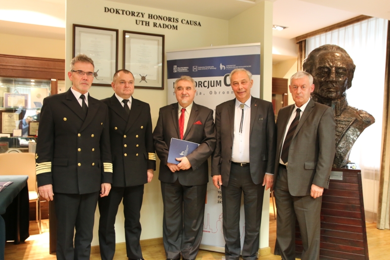Konsorcjum COP - Tradycja, Obronność rozszerzone o akademie morskie - GospodarkaMorska.pl