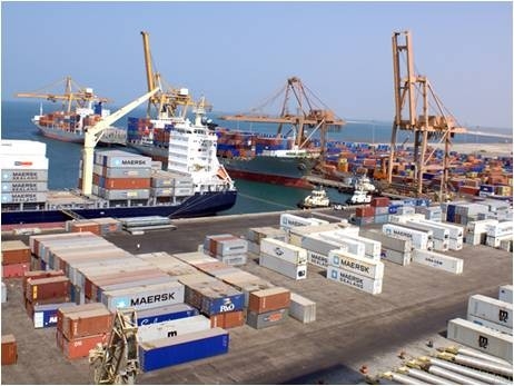 Koalicja pod wodzą Saudyjczyków otworzy port i lotnisko w Jemenie - GospodarkaMorska.pl